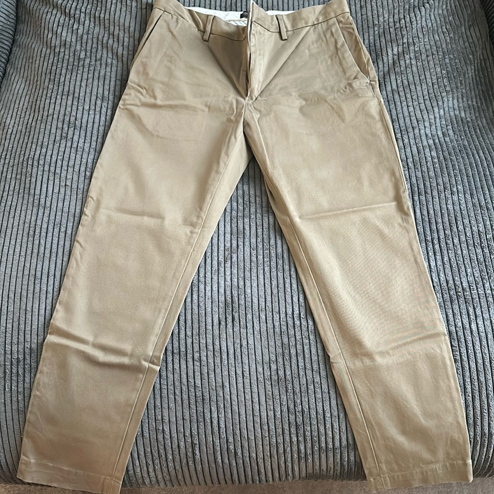 Banana Republic Athletic Rapid Movement Chino